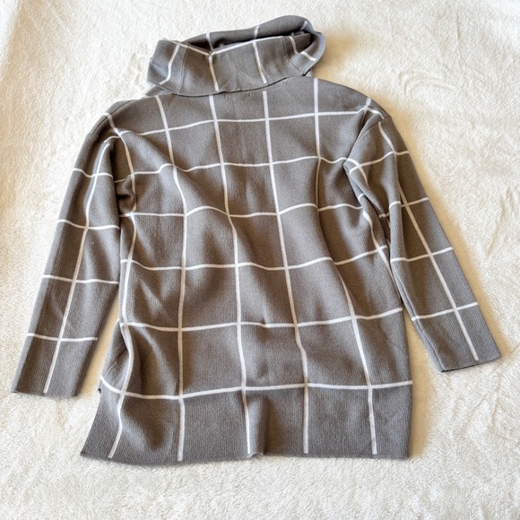 Calvin Klein Women's Gray Windowpane Cowl Neck Sweater - Medium - Picture 5 of 7